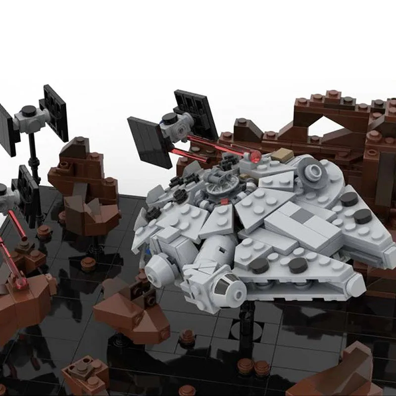 

MOC-41087Asteroid Chase - Micro Millenn ium Falcon Creator seen building DIY Children Education Building Block Toys Christma