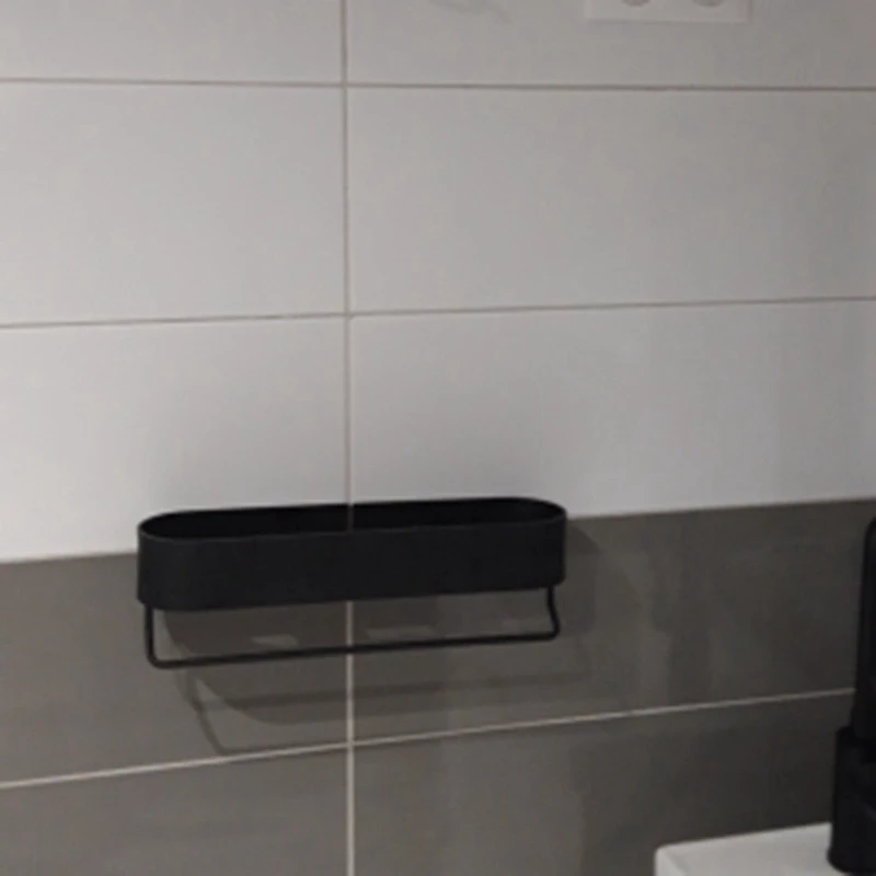 Полки для ванной комнаты из алюминия в черном пространстве | Дом и сад