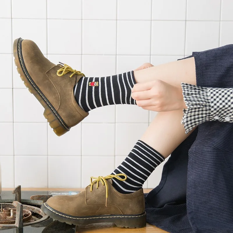 

2020 new warm cute cartoon bear embroidery striped ladies cotton socks Harajuku trend couple socks