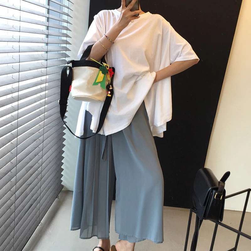 

Комплект из двух предметов женский в Корейском стиле, белая футболка с коротким рукавом и плиссированные брюки с завышенной талией и широки...