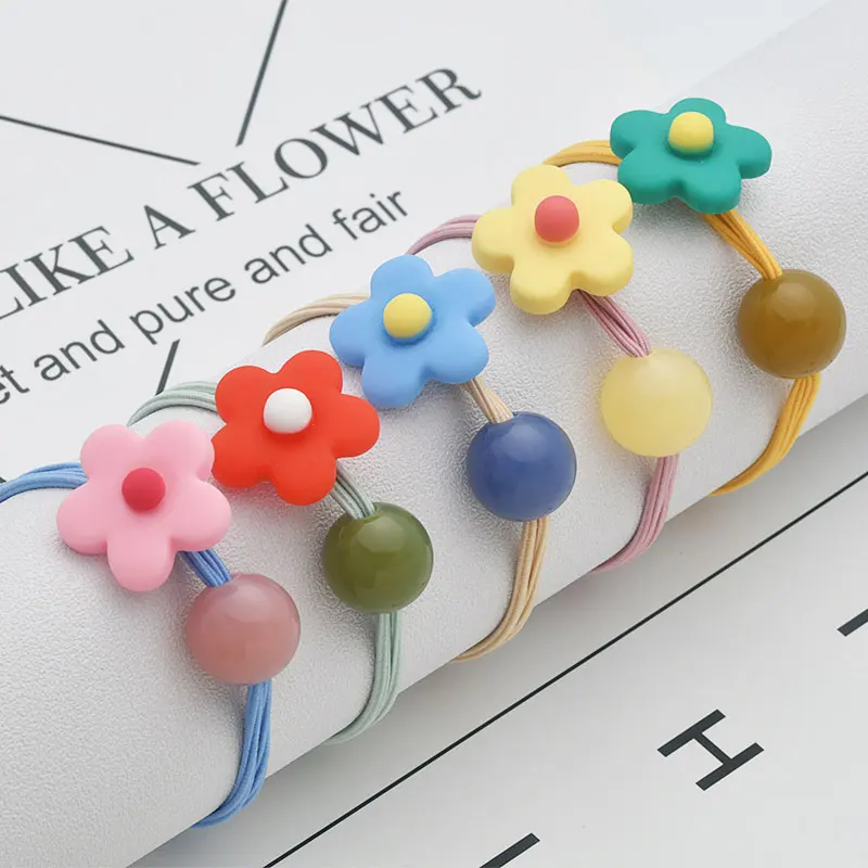 

Colored Flowers with Round Beads Hair Rope