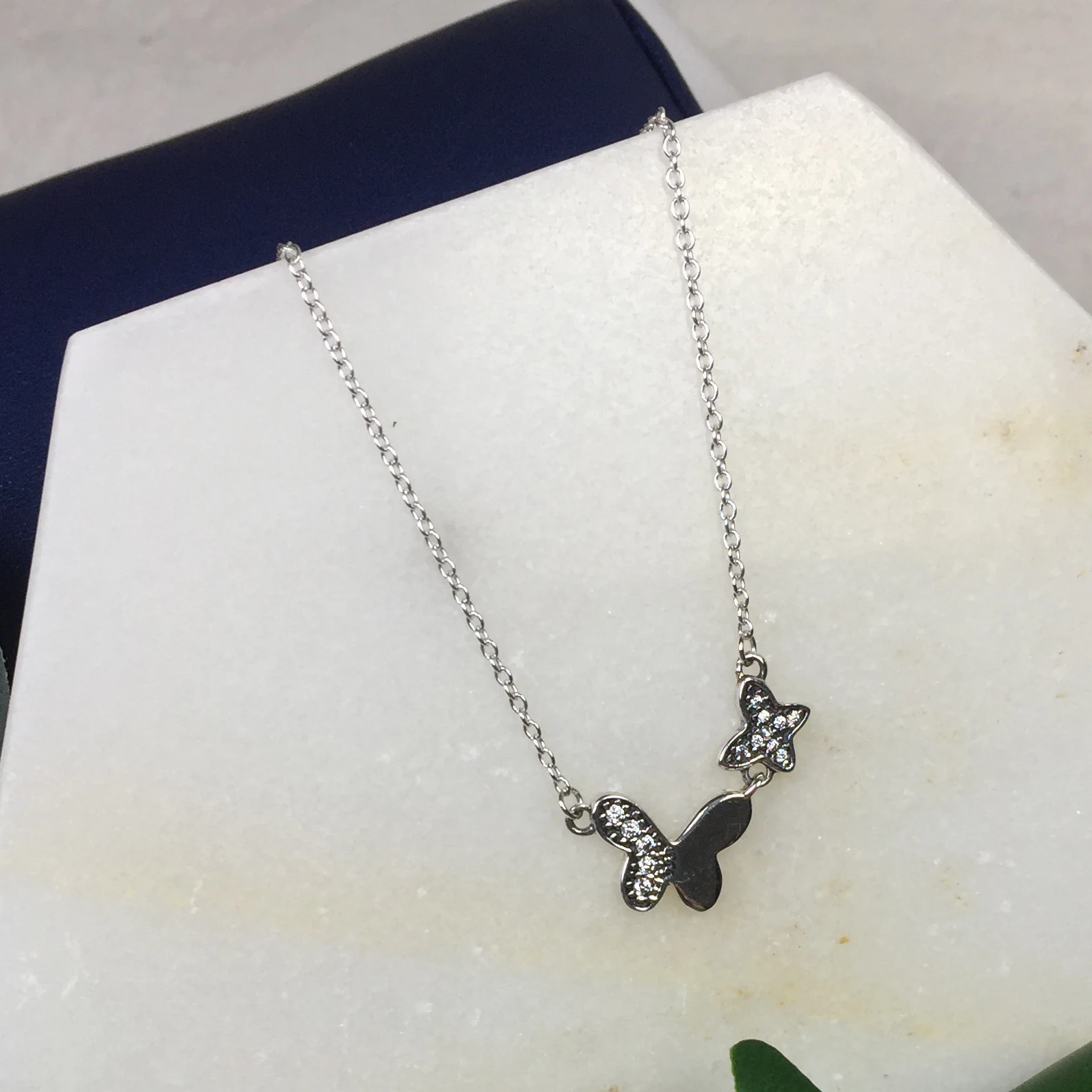 

2019 100% 925 Sterling Silver Classic Fluttering Butterflies Pendant Necklace Women Charm Fashion Personality Jewelry