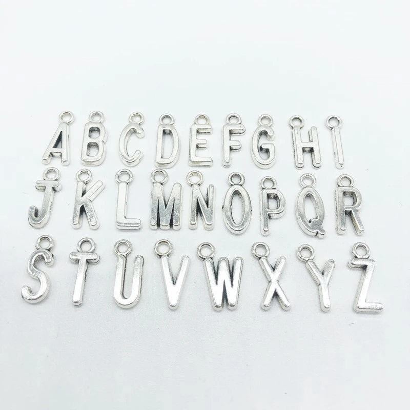 

26-letter New Tour Around The World Aircraft Keychain To The Earth Camera Small Pendant Keychain Commemorative Gift