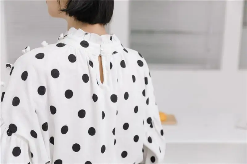 

2021 Spring Puff Sleeve Fungus Fungus Polka Dot Design Niche White Top Loose Long Sleeve Shirt Women