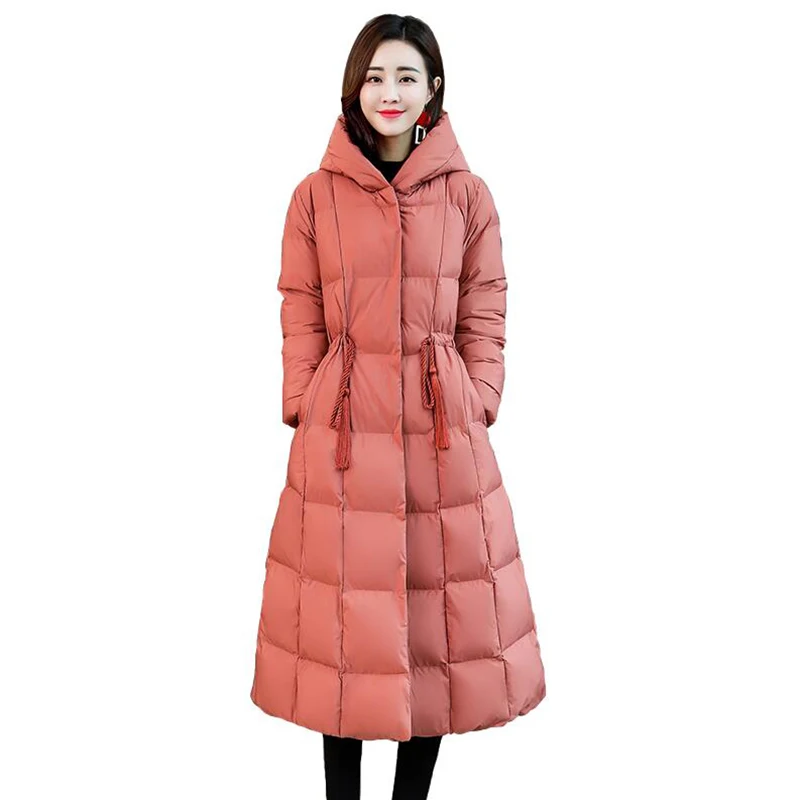 Женский пуховик с капюшоном длинная приталенная парка на белом утином пуху