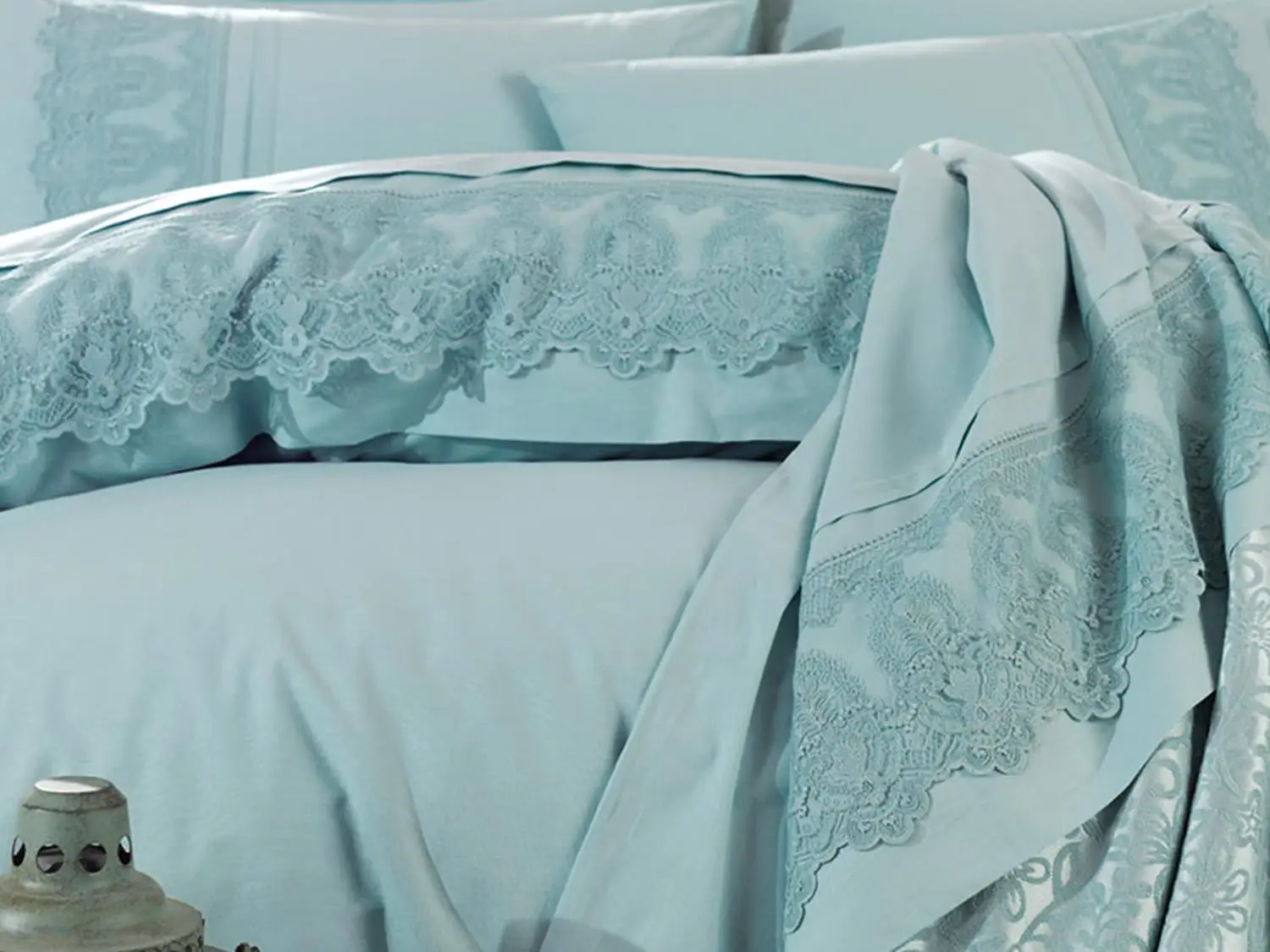 

Mystery French Laced Bridal Set Mint