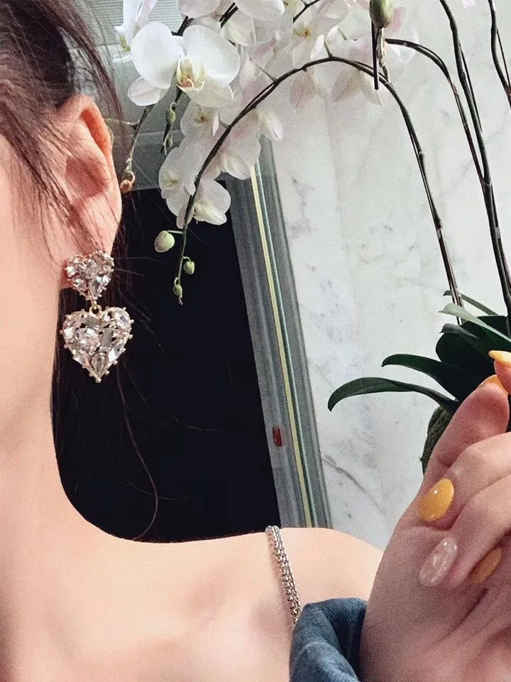 

S925 silver needle super flash hollow love earrings Japanese cute and sweet super flash ins fairy heart earrings