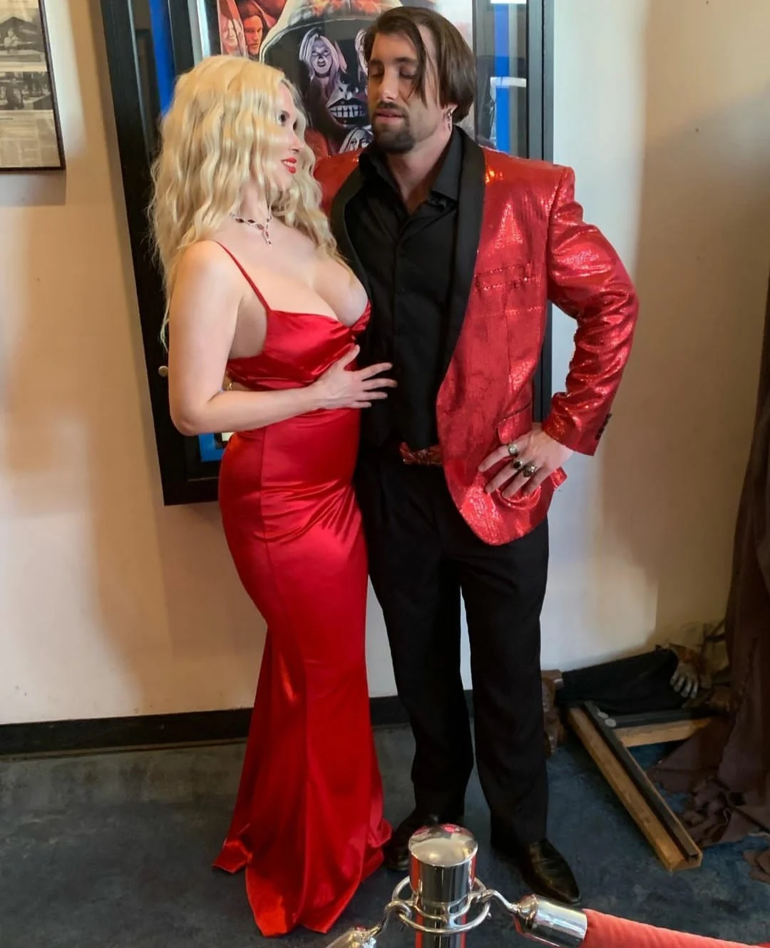 

Платье женское атласное, с V-образным вырезом, бордовое