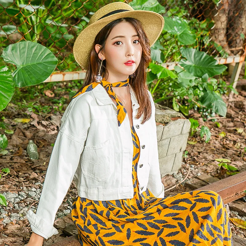 

2019 Solid Turn-down Collar Jean Jacket for Women Loose White Black Buttons Women Coats Short Denim Jacket Casual Denim Outwear