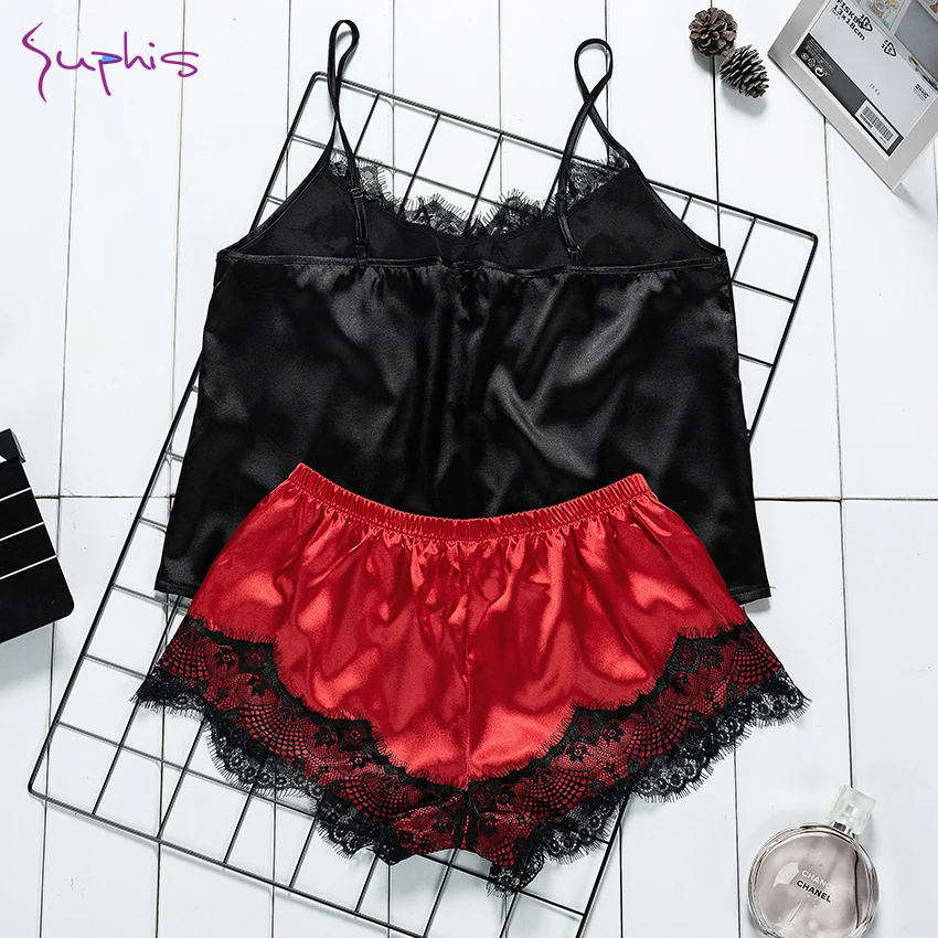 Suphis кружевной атласный черный топ на бретельках с красными шортами пижамный