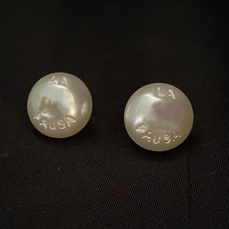 

2022 Hot Brand Yellow Gold Color Fashion Jewelry Woman Crystal Pearl Earrings Stamp Party High Quality White Resin Ear Studs