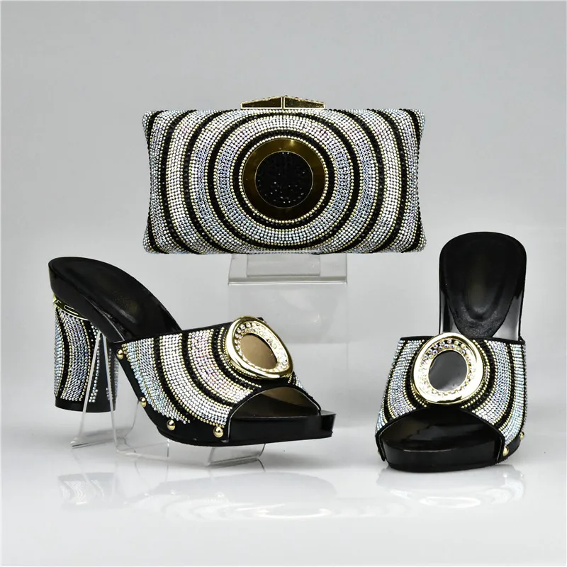 Женская обувь в африканском стиле серебристого цвета комплект из обуви и сумки