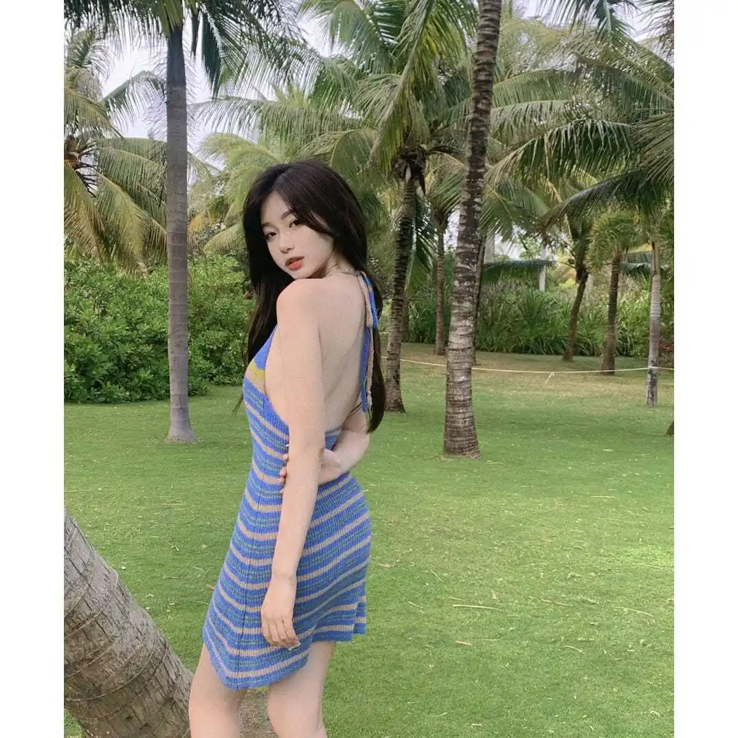 

Knitted dress women's European and American spice girl's striped short skirt with neck