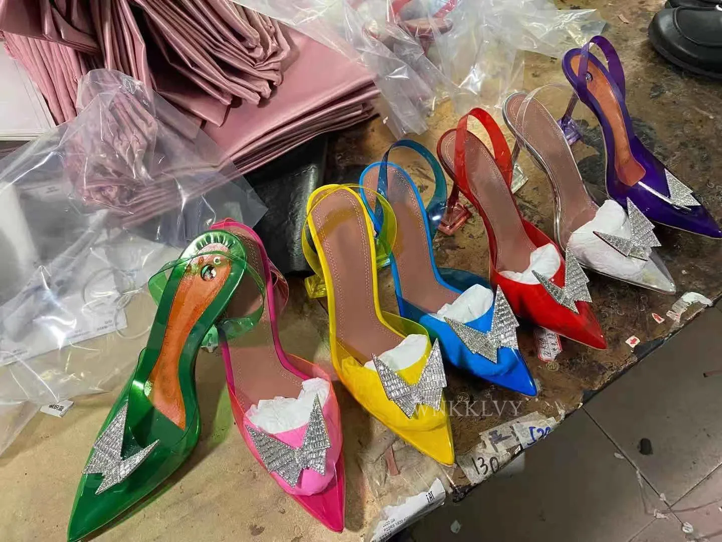 

Pointed Toe Transparent PVC Pumps Women Shallow Mouth Clear Cup High Heels Butterfly Crystal Sandals Summer Party Wedding Shoes