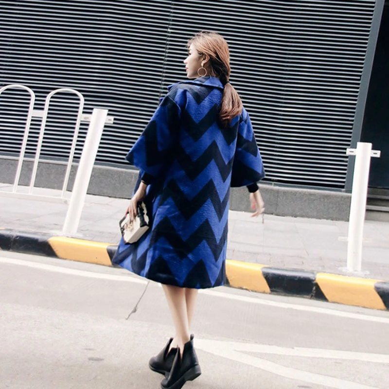 Женский твидовый костюм осенне-весенний из 2 предметов с короткой клетчатой