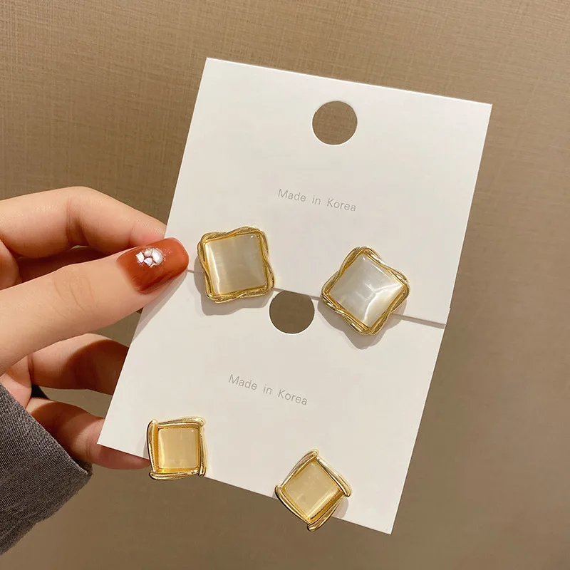 

Elegant Opal Petal Stud Earrings For Women Temperament Flower Geometric Rhinestone Piercing Earring Exqusite Jewelry Gift