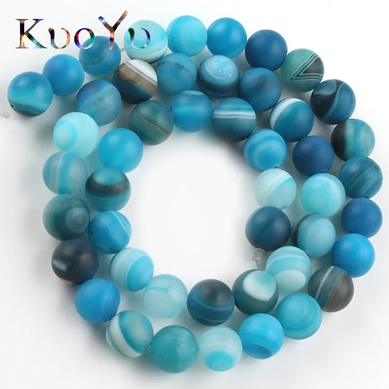 Браслет из матового натурального камня с полированными синими полосками |