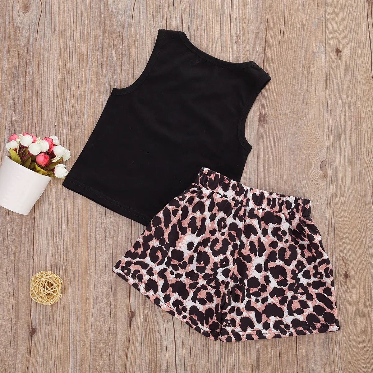 Детский комплект из двух предметов жилет с круглым вырезом и буквенным принтом