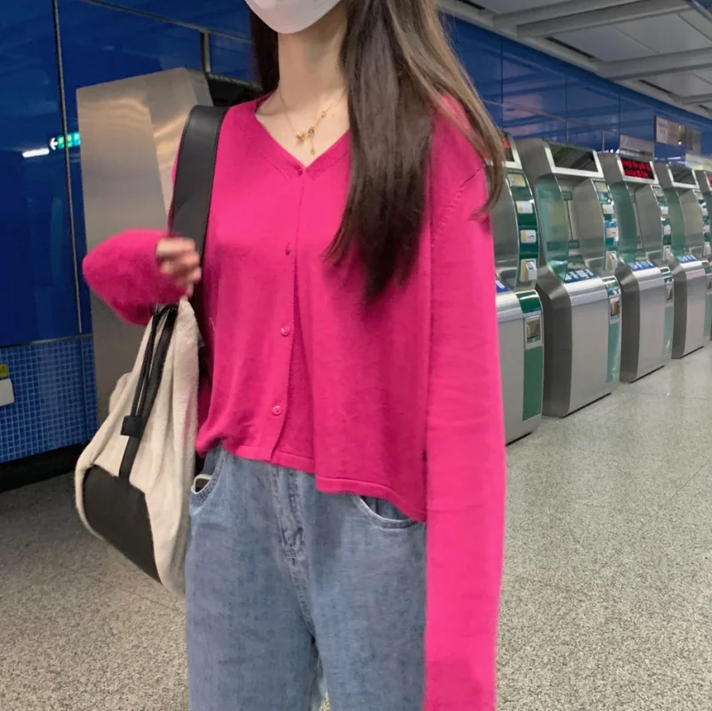 

Недорогой тонкий трикотажный кардиган с V-образным вырезом и защитой от солнца