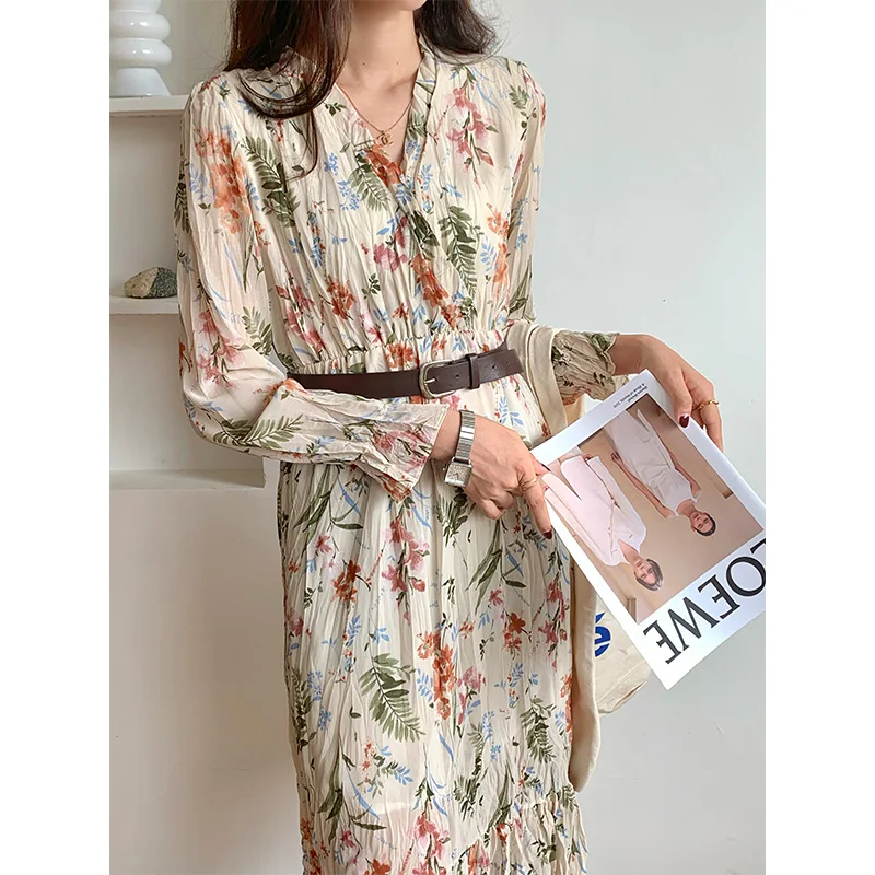 

Женское платье-миди с длинным рукавом и V-образным вырезом