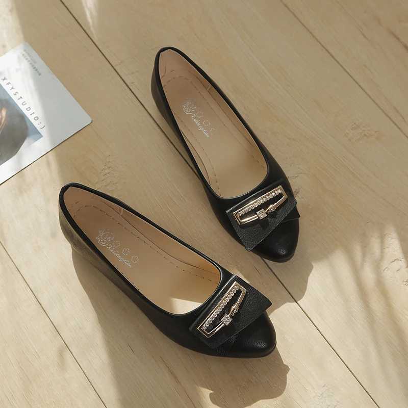 Лоферы с острым носком Новые женские неглубокие мокасины Кожаная женская обувь