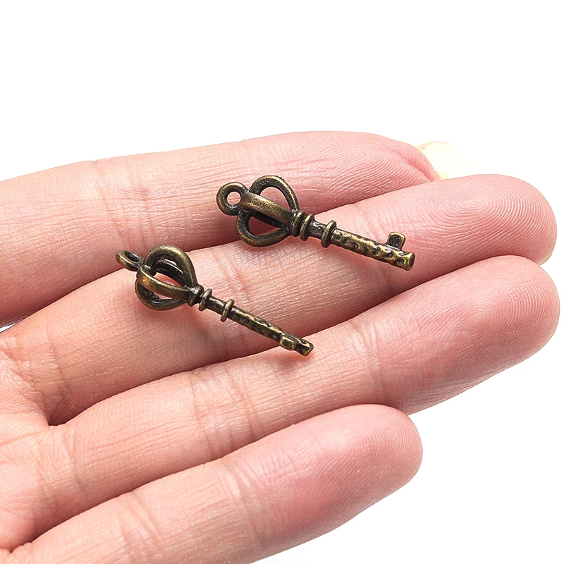 

10 Pcs Women Pendant Vintage Alloy Antique Style Bronze Brass Key Set Charms Pendant DIY Jewelry Making Wedding Party Favors