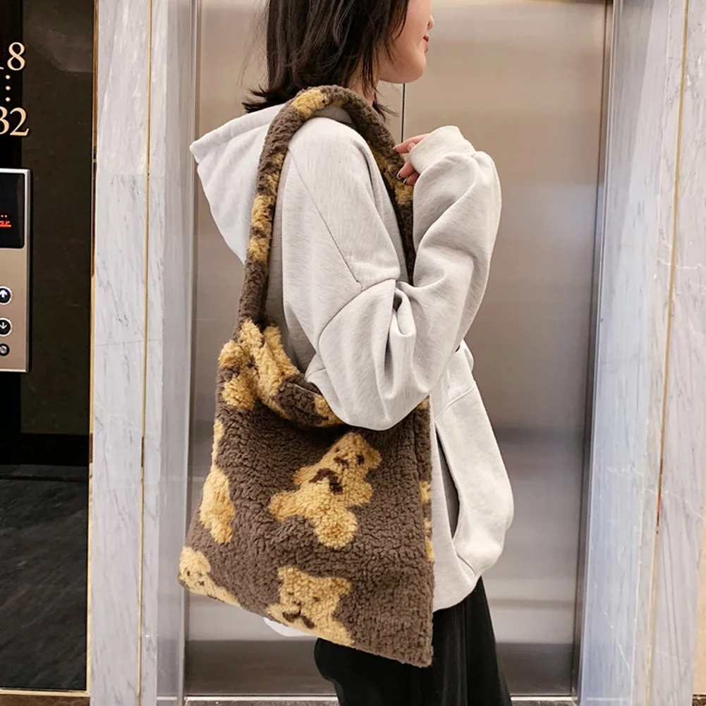 

Модные плюшевые сумки для подмышек, женские сумки с мультипликационным принтом медведя, портативные вместительные женские сумки через пле...