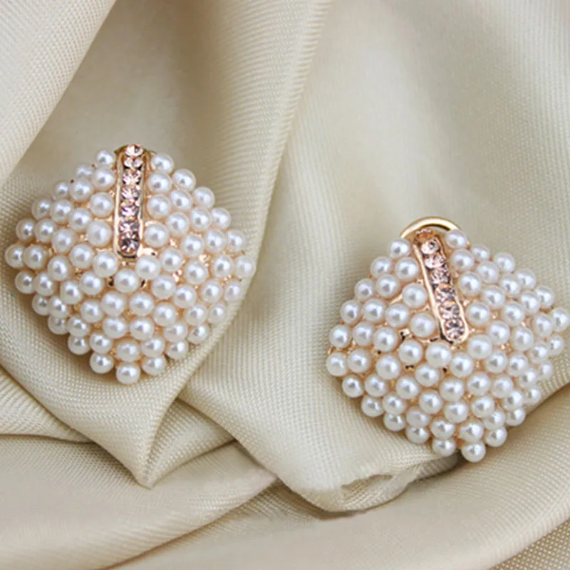 

Trendy Geometric Pearl Earring Women Classic Diamond Pearl Stud Earrings Female Fashion Earrings Female Jewelry Gift Temperament