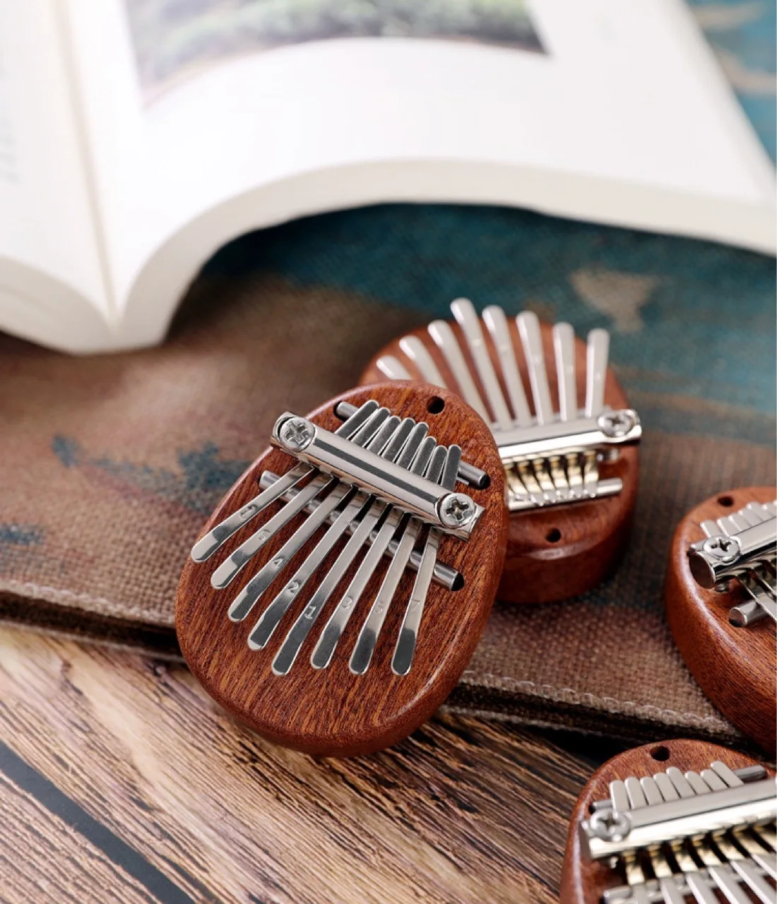 

Mahogany Mini Thumb Piano 8-Tone Cute Portable Instrument Thumb 8 Keys Finger Kalimba Carinba Educational Toy Musical Instrument