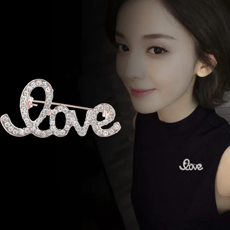 Брошь женская в форме цветка с искусственным жемчугом 1 шт. | Украшения и