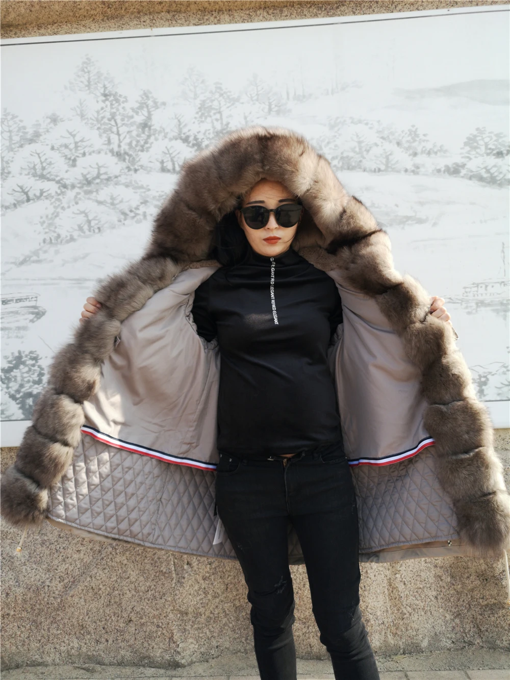Парка женская зимняя с натуральным мехом капюшоном и воротником из лисьего