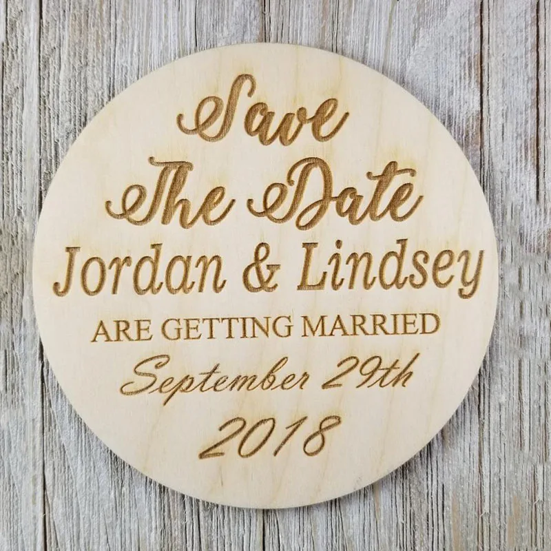 

Персонализированные магниты для свадьбы сохраняют дату. 100 стильных дизайнерских деревянных магнитов. Свадебный декор в деревенском стиле