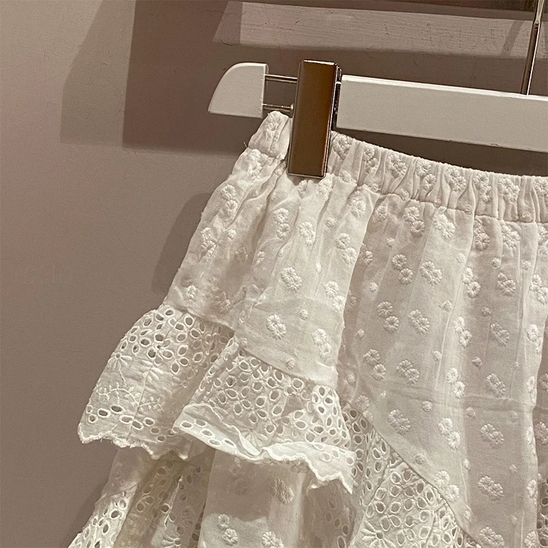 

2021 Spring Summer Women Ruffles Trim Stitching Mini Skirt Elastic Waist Lady Flowers Embroideried Hollow Out Short Skirts