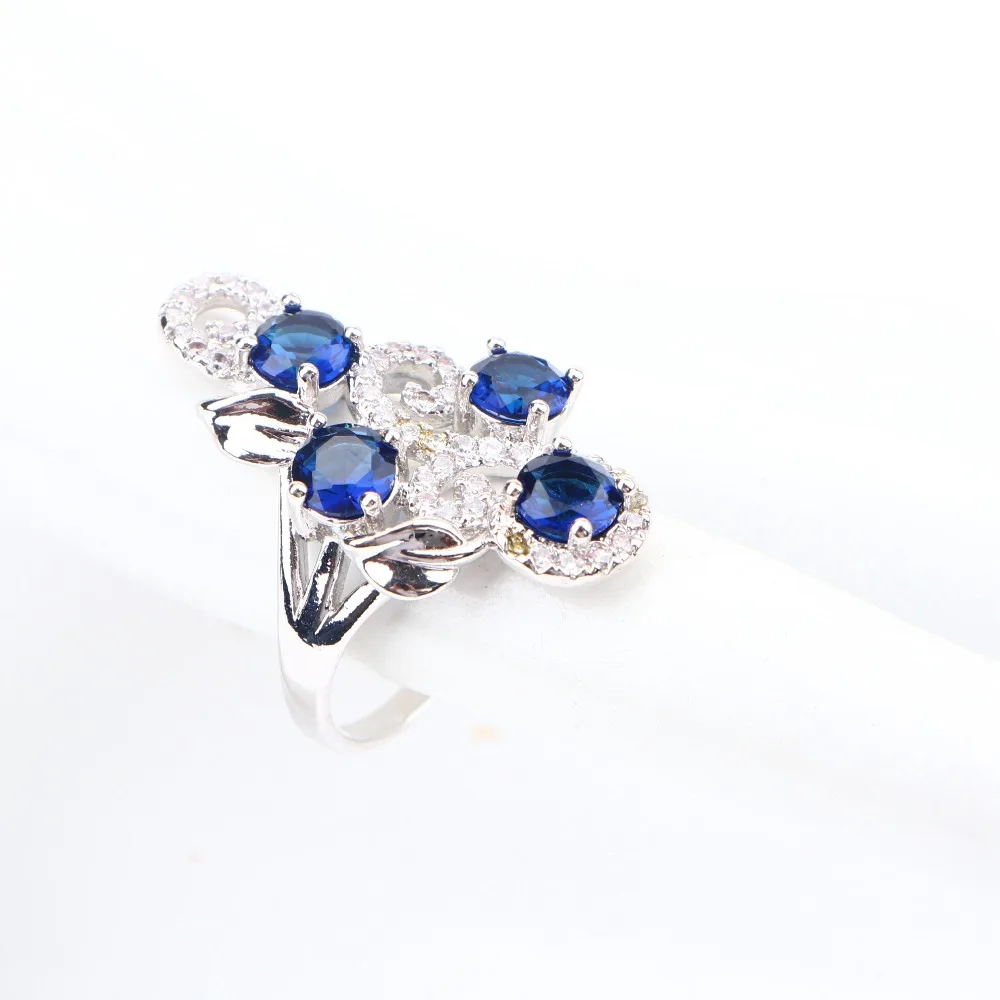 Набор женских ювелирных изделий из серебра 925 пробы с цирконием в подарочной