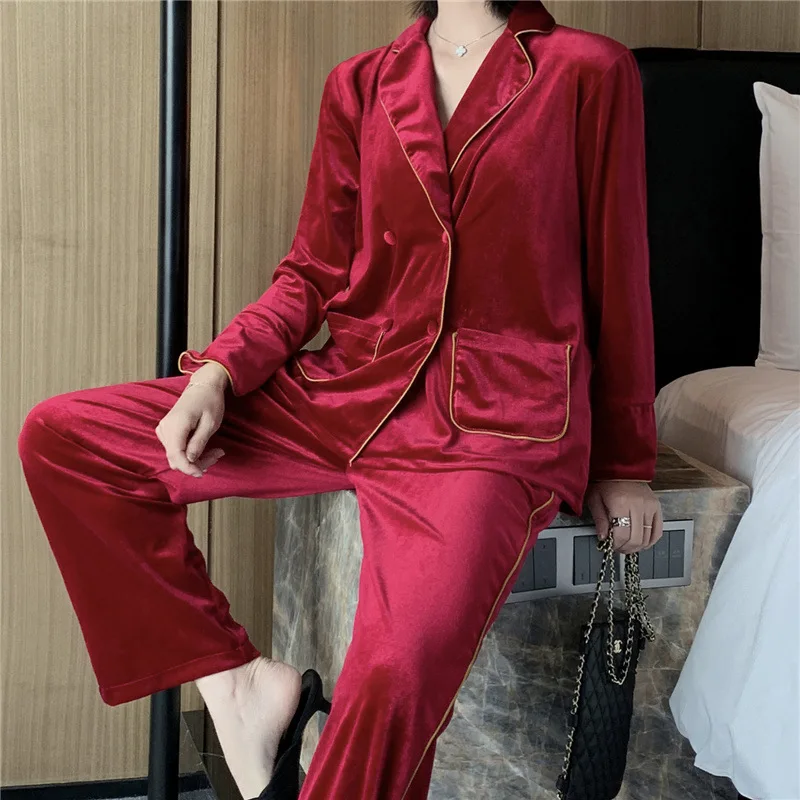 Женский велюровый пижамный комплект зимний из 2 предметов: Топ и штаны домашняя