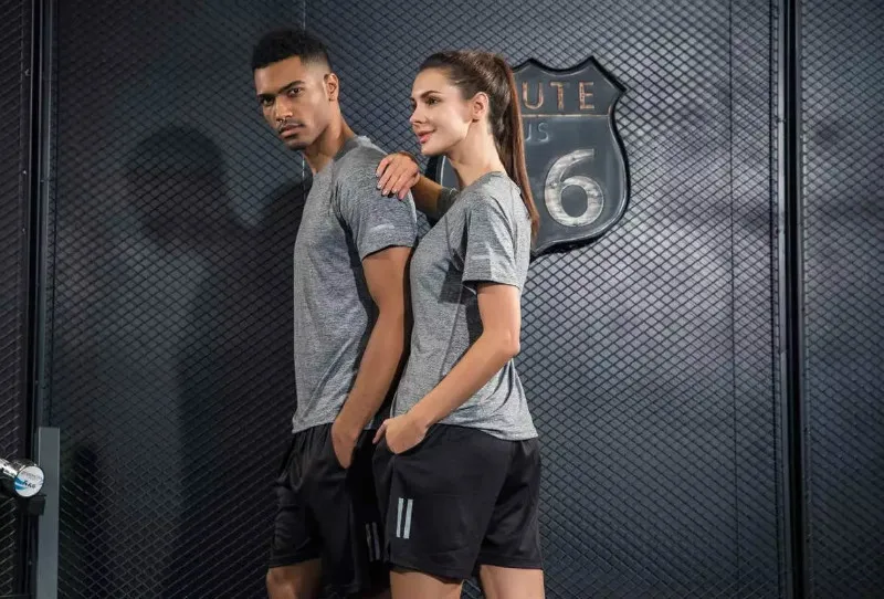 Костюм для фитнеса с коротким рукавом мужчин свободная быстросохнущая Мужская