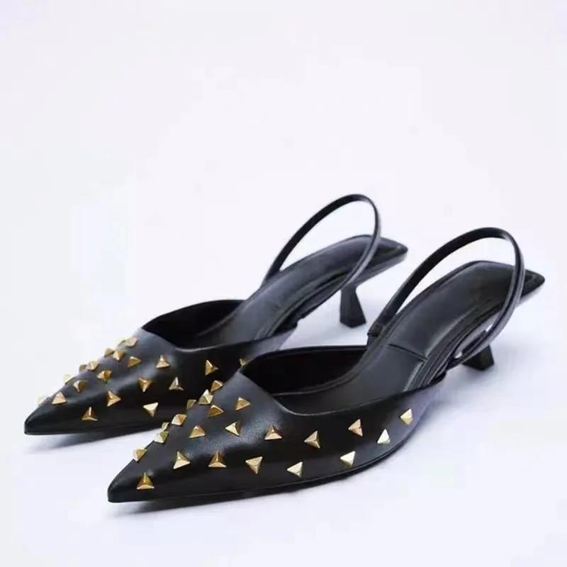 

Женские туфли-лодочки с заклепками, на среднем каблуке