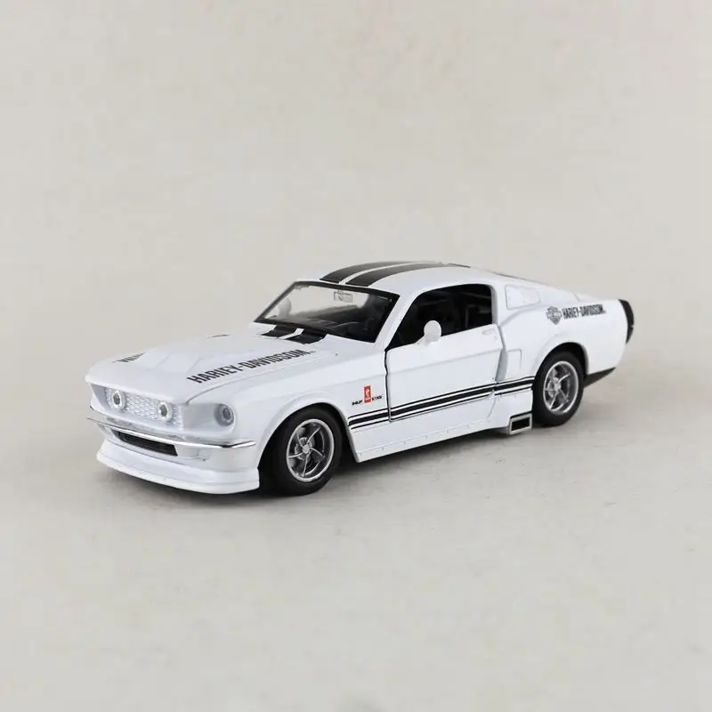 

Bao Silun 1:32 alloy model children's toy car 1967 Ford GT pull back sound and light can open doors and windows