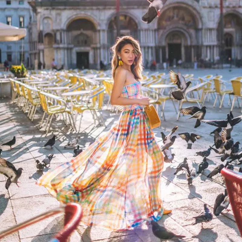 Женское пляжное платье без бретелек из шифона разноцветное богемное в клетку с