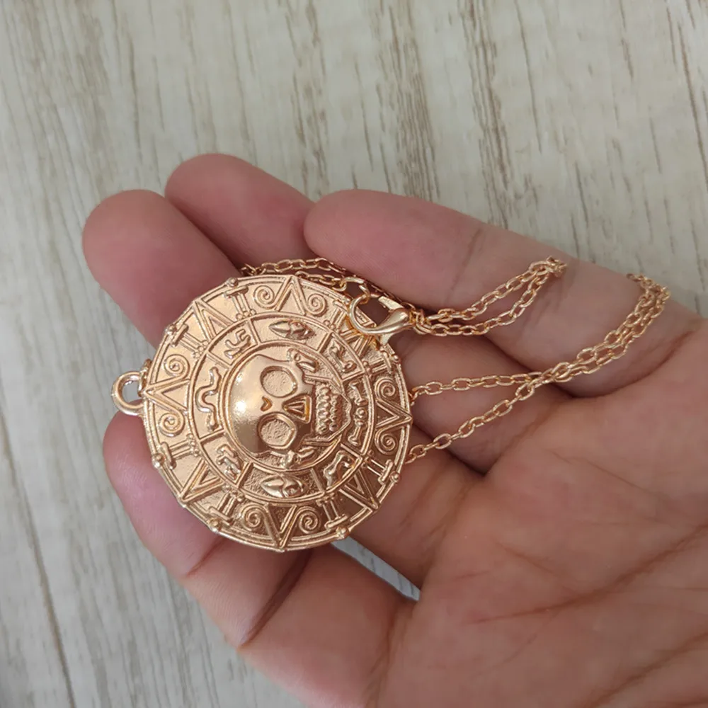 

Movie Pirates of the Caribbean Necklace Aztec coin Gold Captain Jack Sparrow Medallion Skull Pendant Necklaces For Men Fans Gift