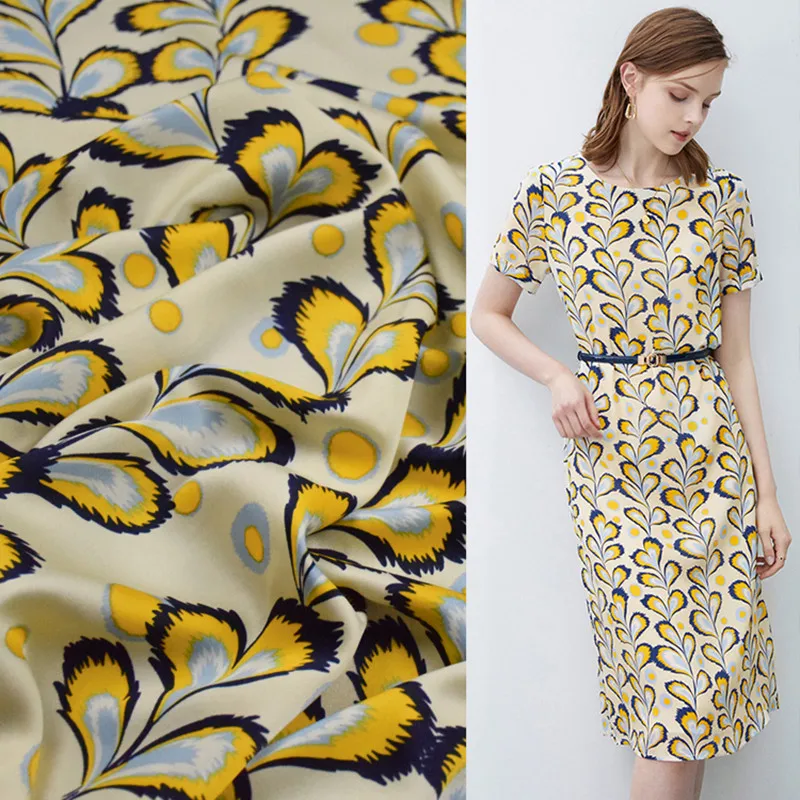 

Полуметр бежевый низ с большим цветочным принтом Высококачественная шифоновая ткань для платья Чонсам женская одежда швейная ткань T1690