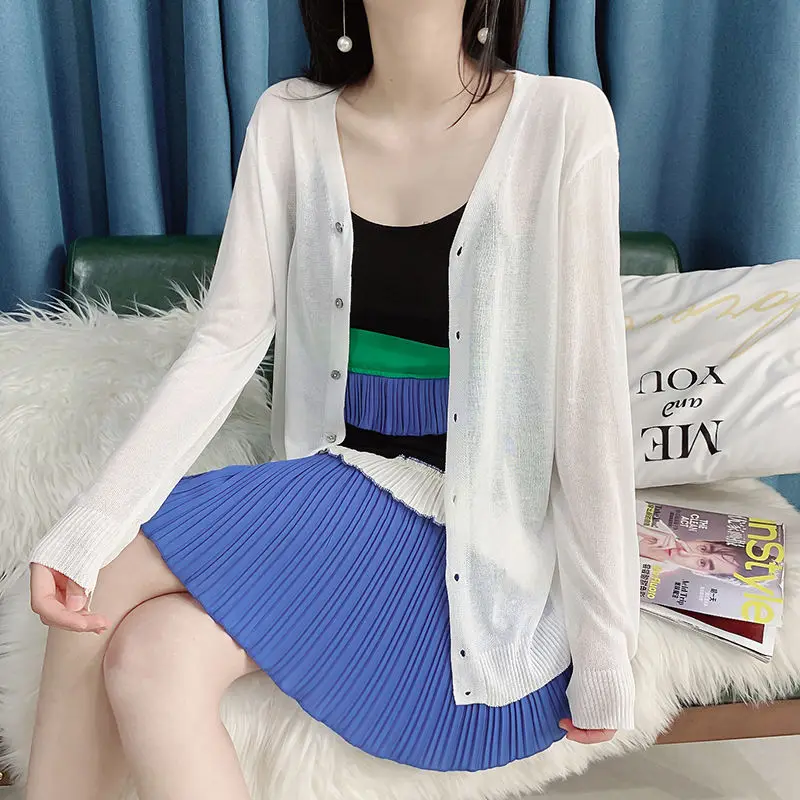 

Women 2021 Spring Summer Fashion Ice Silk Sunscreen Shirts Female V-neck Cardigan Tops Ladies Solid Color Thin Blouses L116