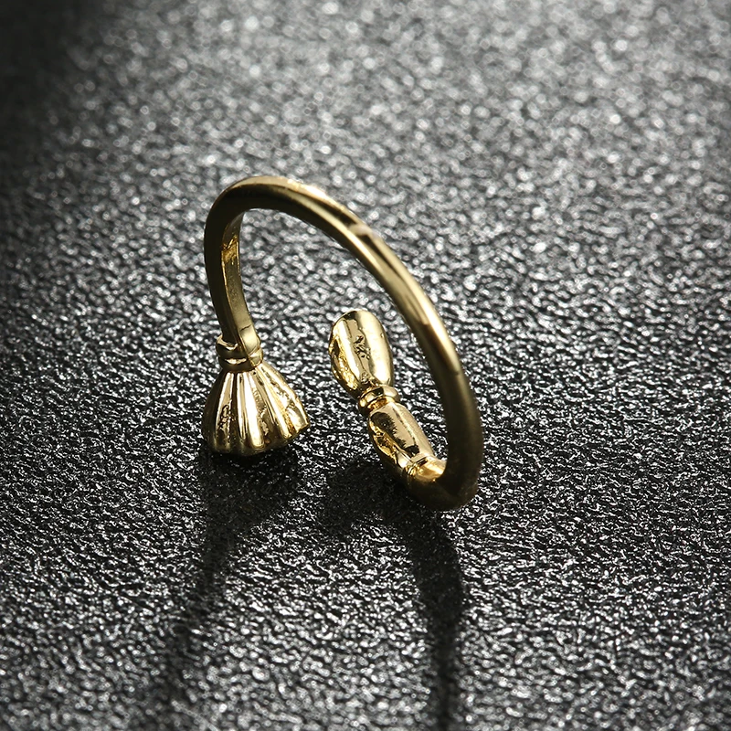 Кольцо женское открытое с лотосом золотистое гальваническим покрытием |