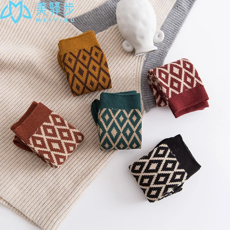 Female Socks Wholesale 10 PAIRS PER SET Autumn and Winter Retro Women Socks