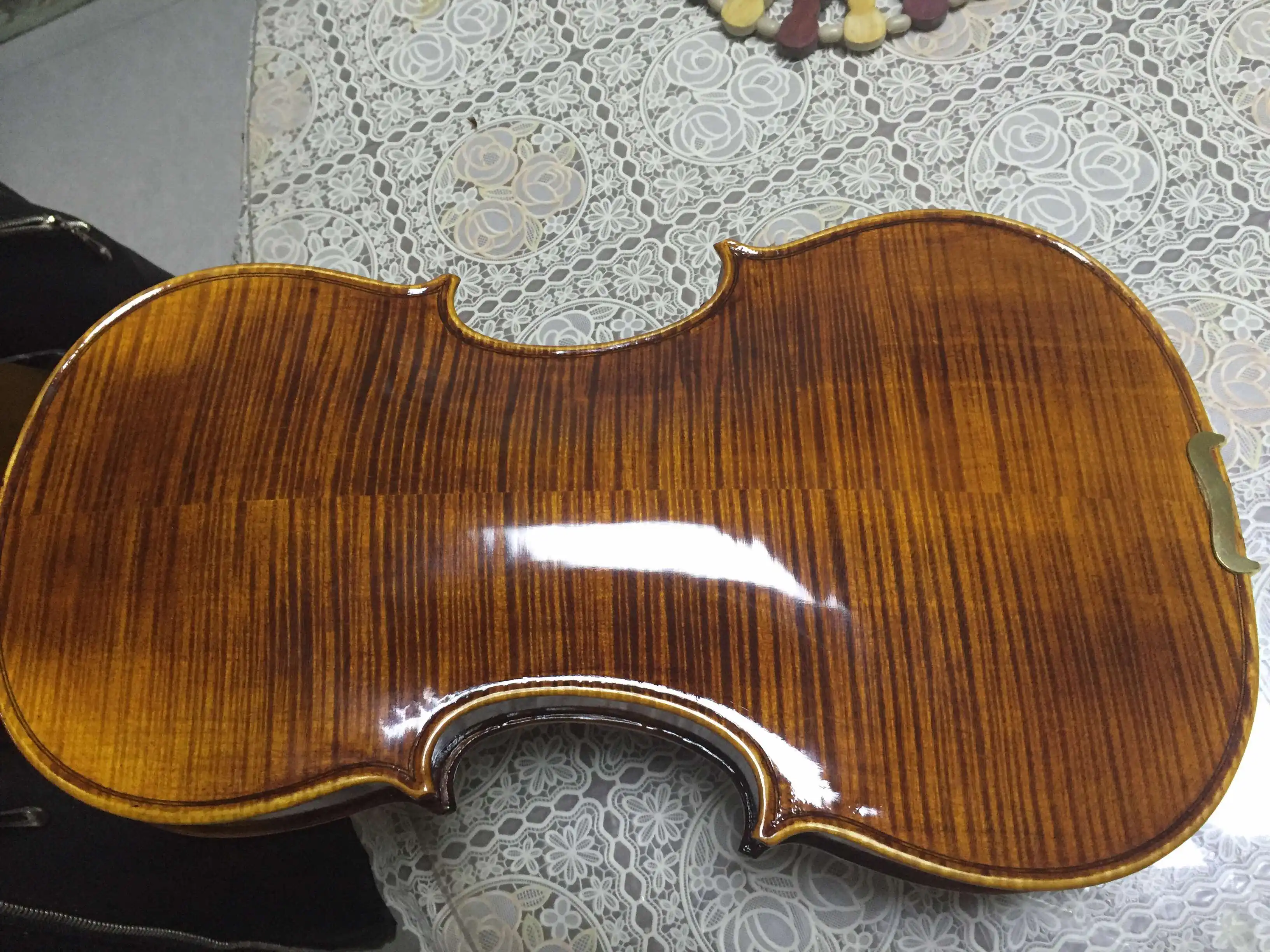 Скрипка с натуральным зерном темно коричневая твердая древесина 4/4 ручная