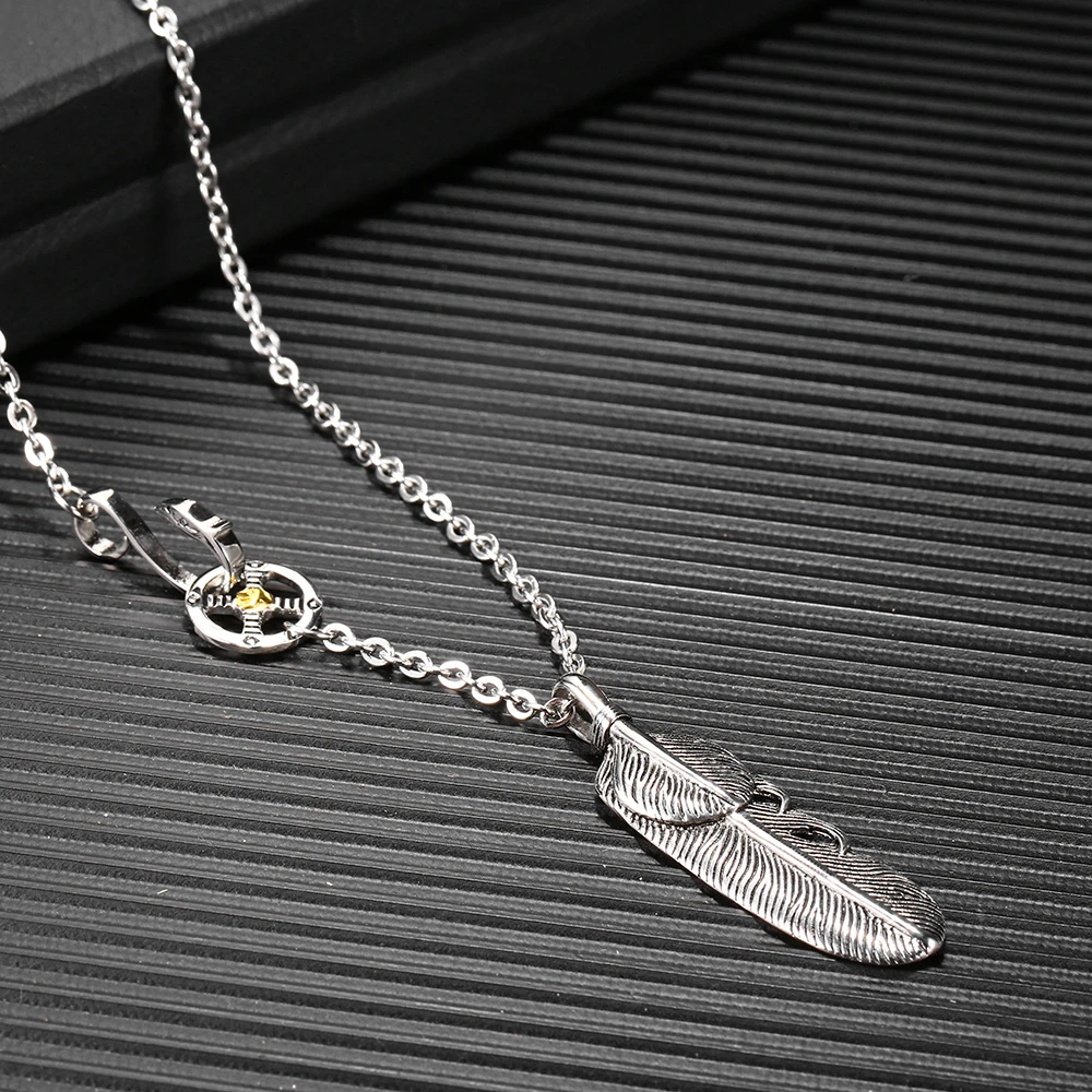 Необычное дизайнерское ожерелье с подвеской в виде пера от RIR минималистичное