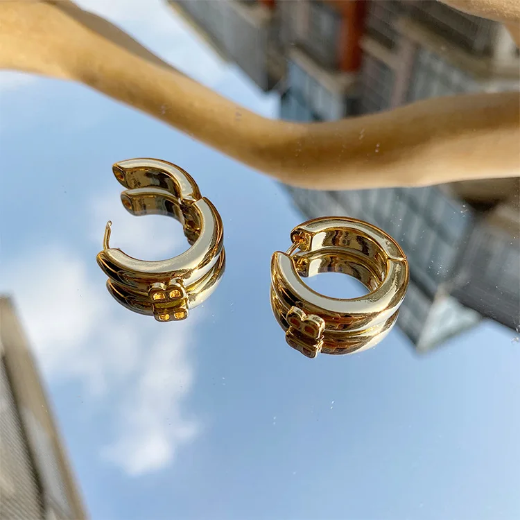 

New B Letter Circle Earring Temperament Thick Atmosphere Europe Cold Design Wind Fashionable Woman Earrings