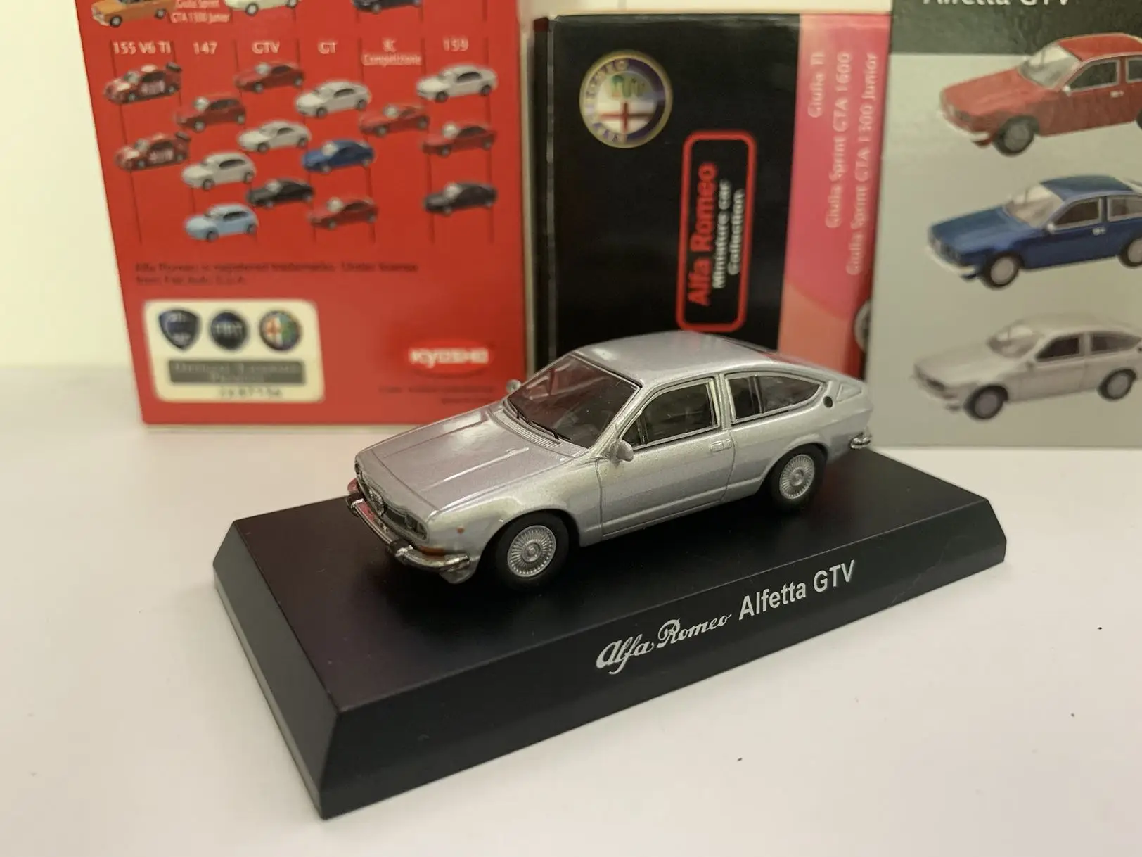 

Коллекция 1/64 игрушечных моделей автомобилей KYOSHO alfa Romeo Alfetta GTV из литого сплава