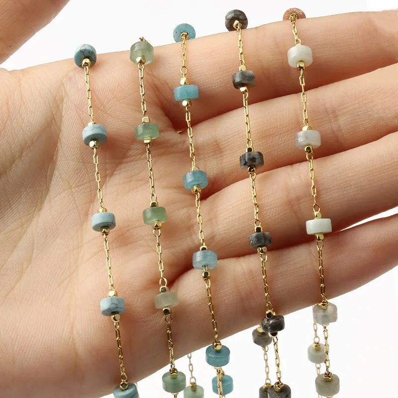 Цепочка из бирюзы ручной работы с золотым проводом ювелирные украшения сделай