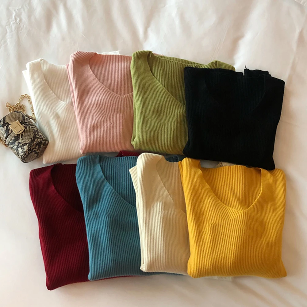 Женский трикотажный свитер с глубоким V-образным вырезом розовый или серый